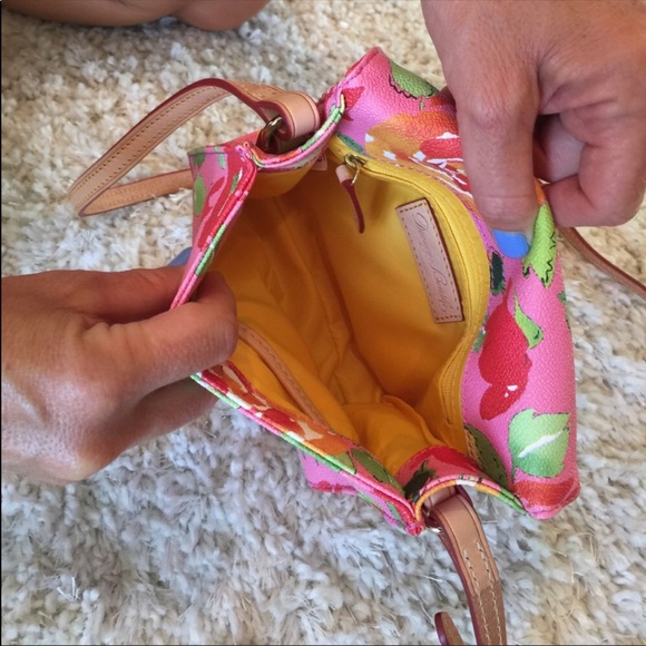 Dooney and Bourke crossbody floral bag - Picture 5 of 5